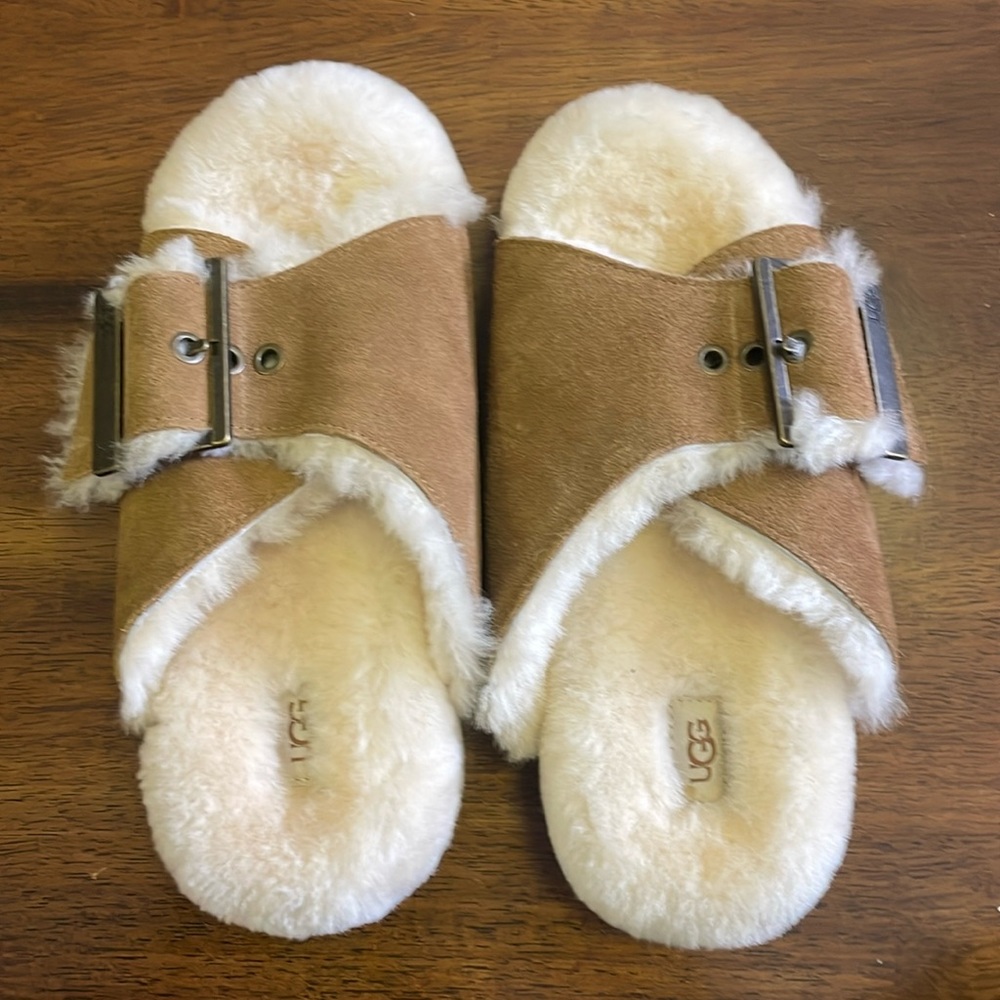 NWOT Ugg Slippers Sz 6-8